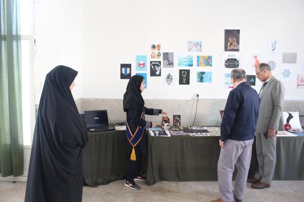 نمایشگاه هنرجویان هنرستان حافظ به‌مناسبت ایام دهه فجر