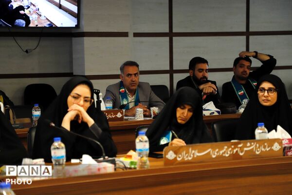 نشست هم‌اندیشی مسئولان دانش‌آموزی تهران با محور آموزش مربیان و مدیریت مصرف انرژی