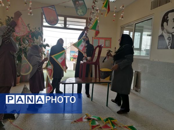 زنگ انقلاب و فضاسازی مدرسه زنده یاد نوحی به مناسبت دهه فجر 