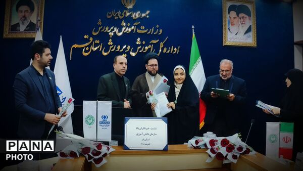 نشست صمیمی خبرنگاران پانا با مدیرکل آموزش و پرورش قم
