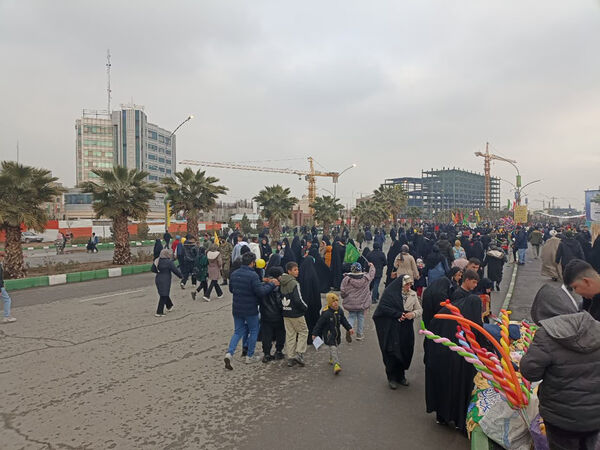 شادپیمایی مردم قم در جشن نیمه شعبان