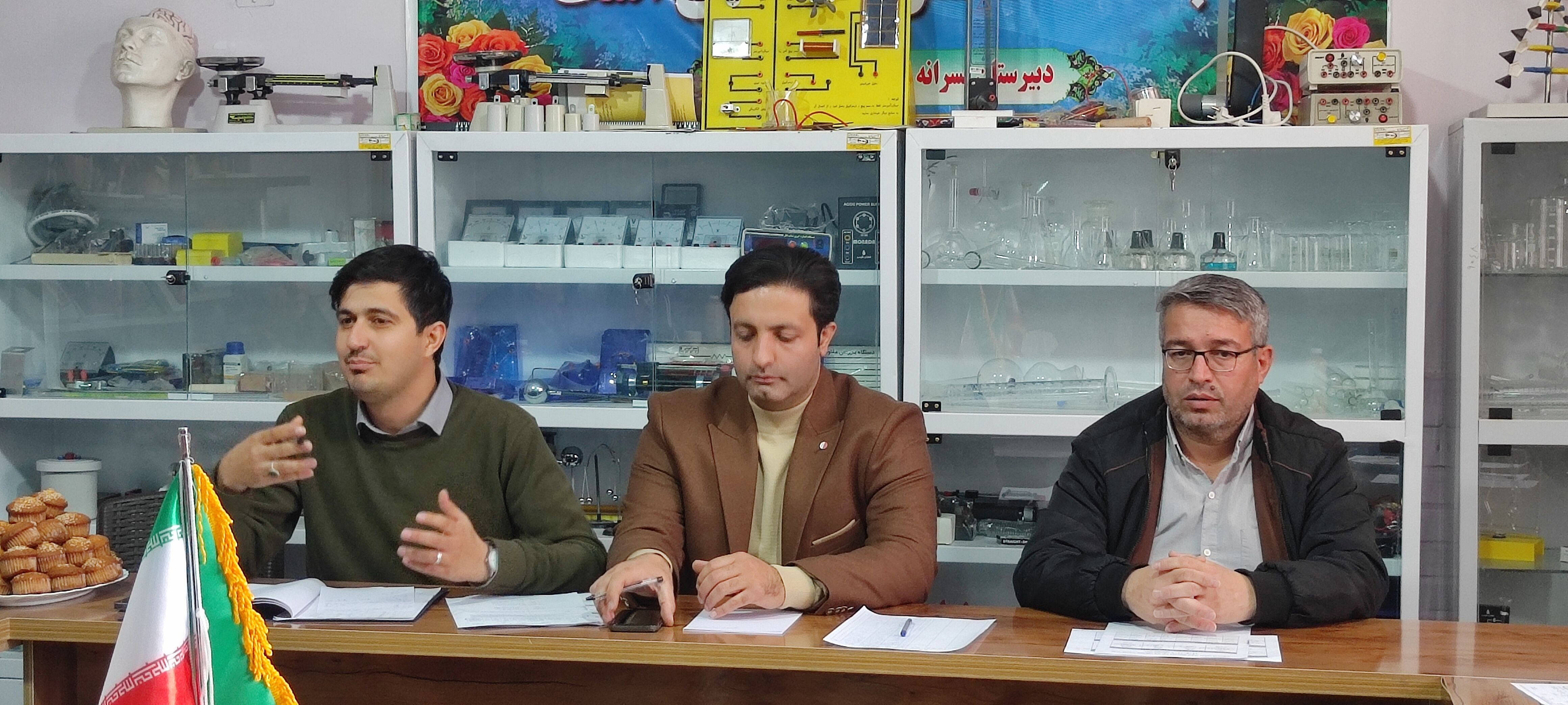 برگزاری کارگاه هدایت تحصیلی پایه نهم در دبیرستان فرزانگان شیروان