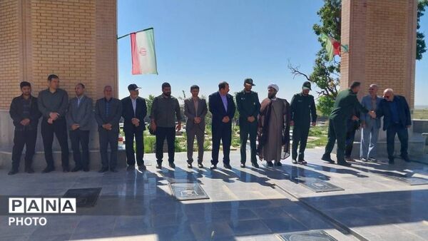 مسئولان شهر صفی آباددر جمع فرهنگیان؛ از دیدار با امام جمعه تا تجدید میثاق با شهدا 