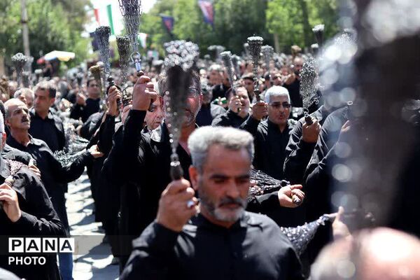آیین زنجیرزنی هشتم محرم در ابرکوه