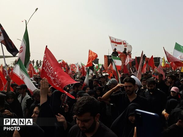 وداع پرشور نوجوانان با آقای شهید ایران 