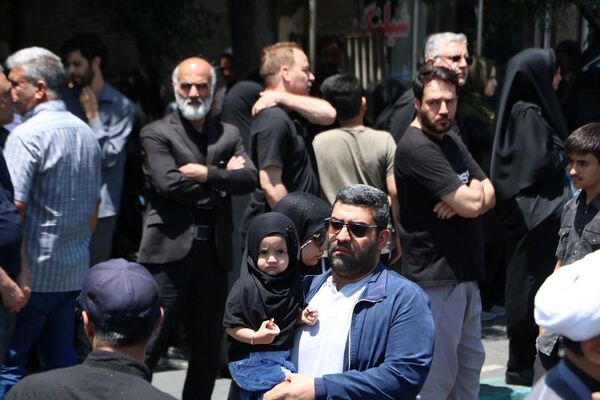 وداع با پیکر مطهر شهید حسین امیرعبدالهیان در شهرستان ری
