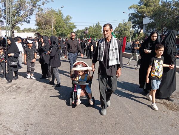 جاماندگان اربعین حسینی در  راهپیمایی حرم تا حرم نیشابور 