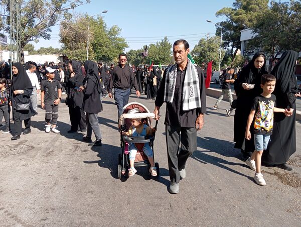 جاماندگان اربعین حسینی در  راهپیمایی حرم تا حرم نیشابور 