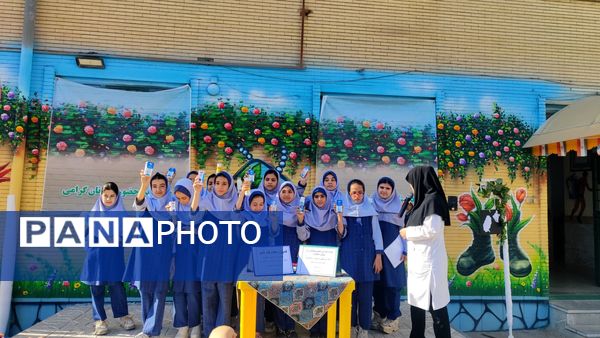 جلسه آموزشی کمپین پیشگیری از پوکی استخوان در مدرسه شاهد خیر سجادی 