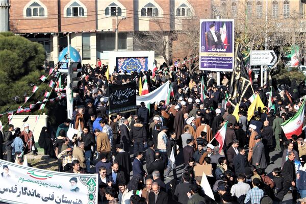 جلوه‌های حضور نوجوانان در راهپیمایی 22 دی مردم قم