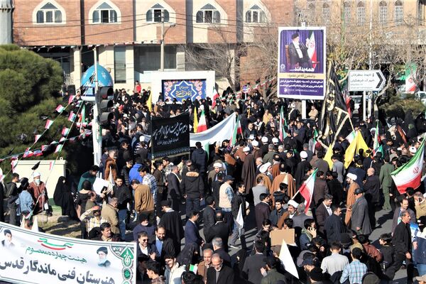 جلوه‌های حضور نوجوانان در راهپیمایی 22 دی مردم قم