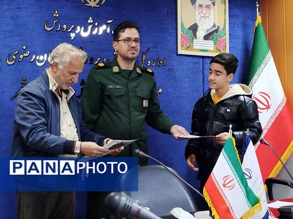 نشست فرماندهان بسیج دانش آموزی مدارس با مسئول بسیج دانش آموزی کاشمر