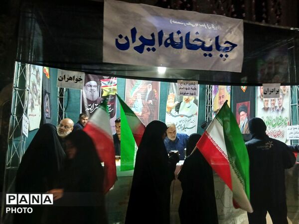 خروش مردم در میادین و تجمعات شبانه همراه با طنین شعار های مهدوی و انقلابی