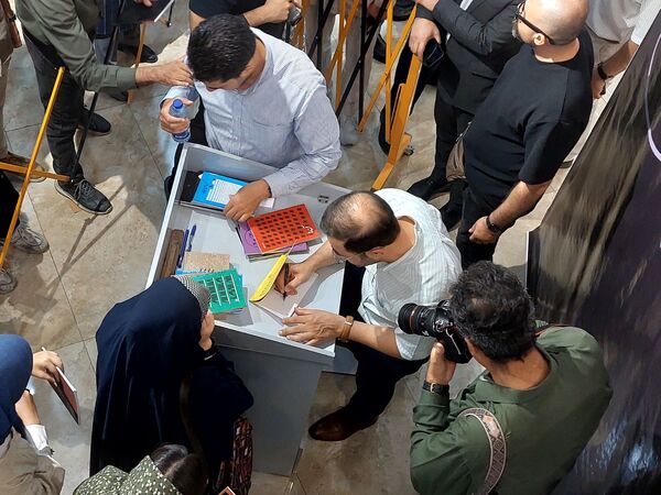 جشن امضای کتاب«ن‌ی‌س‌ت» در مشهد