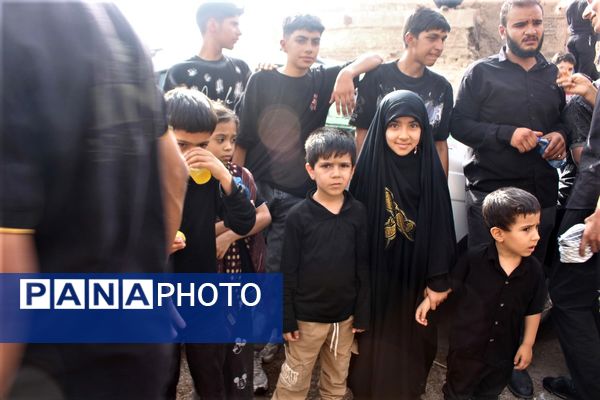 حضور پرشور کودکان قمی در دسته‌های عزاداری روز تاسوعا 