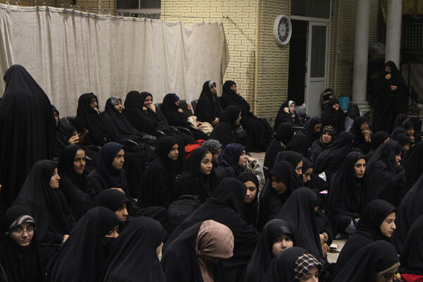 اعزام نخستین گروه از دختران دانش‌آموز ناحیه یک قم به اردوی راهیان نور
