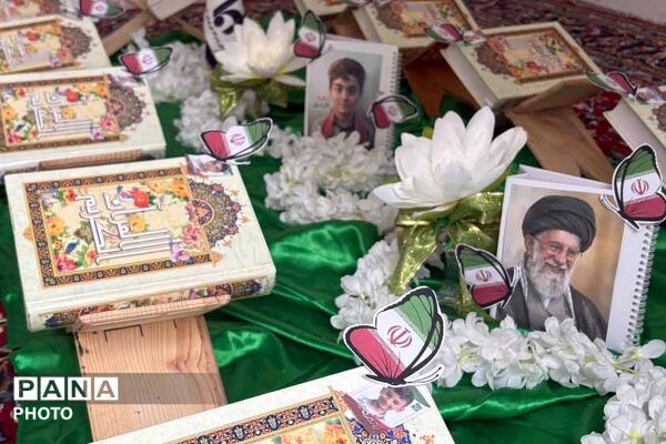 محفل انس با قرآن و برپایی نماز جماعت در مدرسه ابتدایی ایمان بجنورد