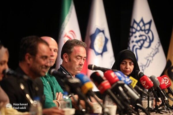 چهره‌های بین‌المللی رسانه، بازتاب جهانی تشییع و جنگ روایت‌ها را بررسی کردند