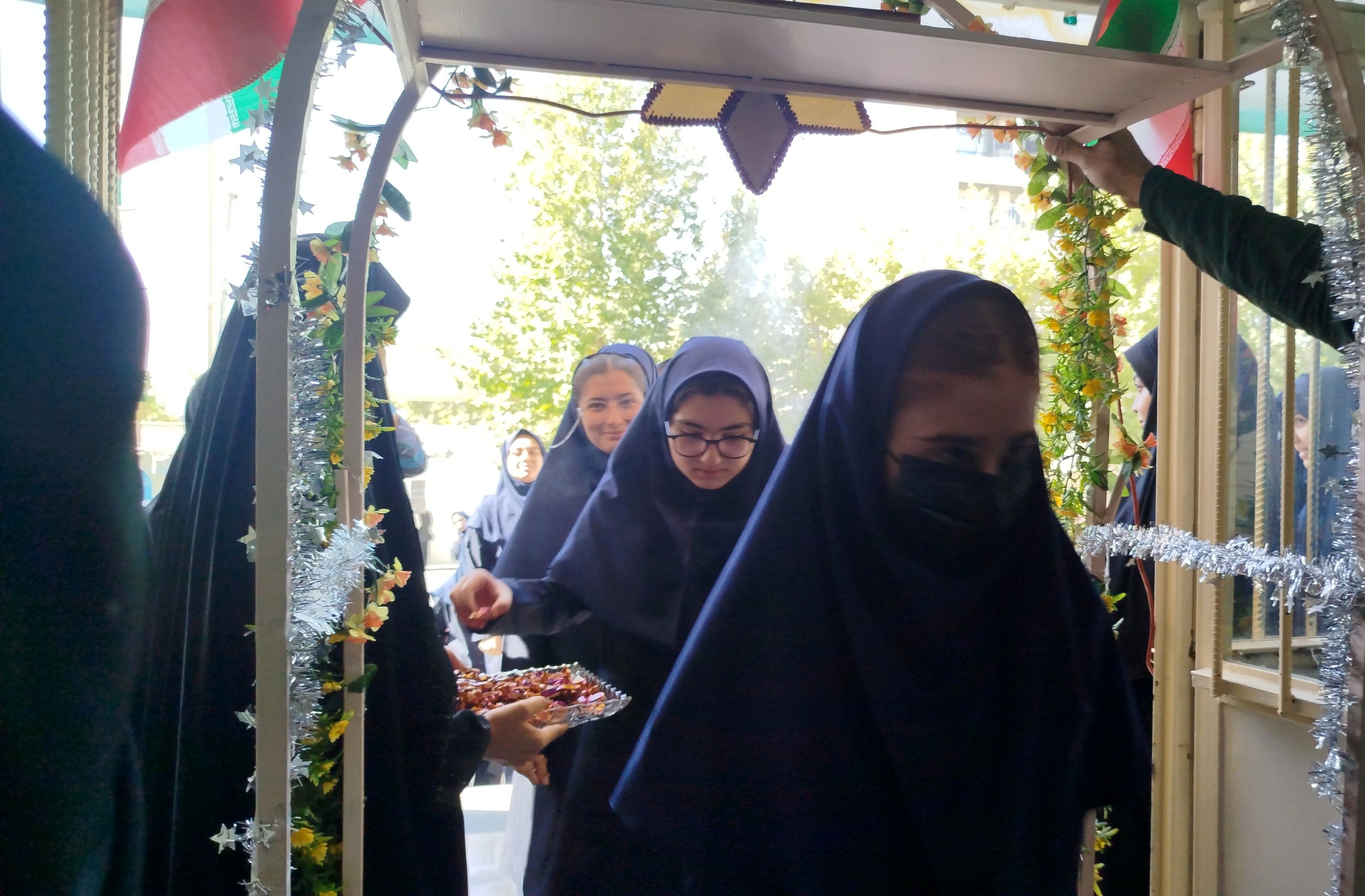 شهدا با مهر رفتند تا مهرمان پر مهر بماند