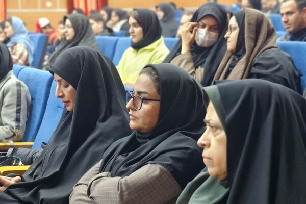آیین تجلیل و اختتامیه طرح‌های آموزشی معاونت آموزش متوسطه و برگزیدگان رتبه‌های برتر آموزشی در قرچک
