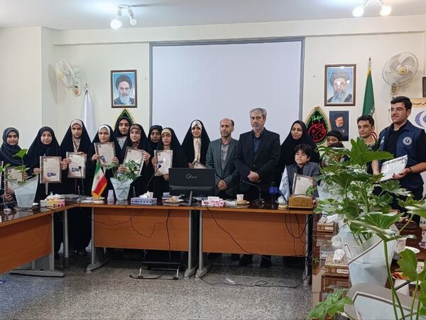 تجلیل از دانش‌آموز خبرنگاران پانا کاشان