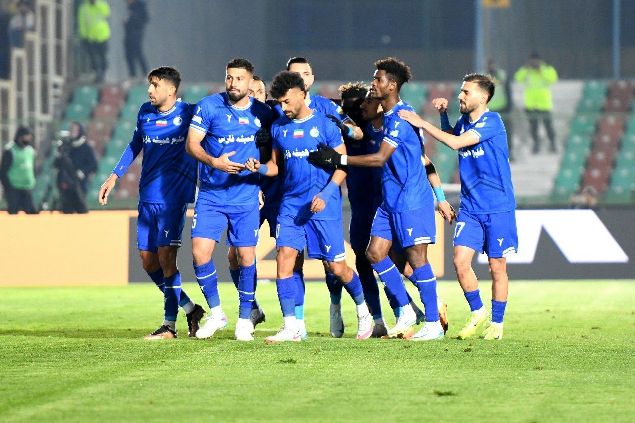 جذب ستاره کلاسیک جهان، زرق و برق ویترین غبار گرفته استقلالی‌ها