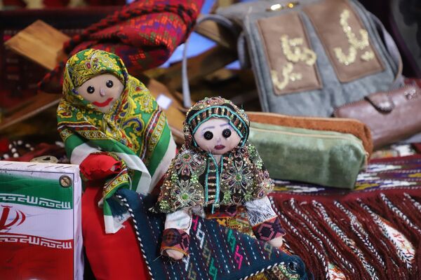 افتتاح نمایشگاه دست‌سازه‌های هنرستانی‌های گلستان در رویداد ایران‌جان