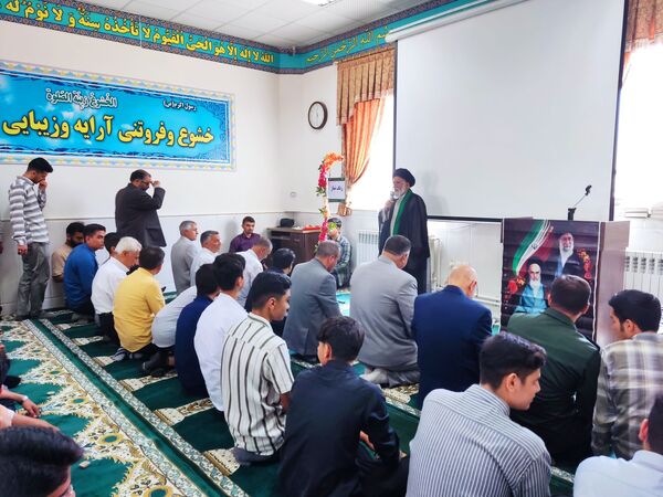 زنگ نماز در دبیرستان شاهد مالک اشتر نیشابور 