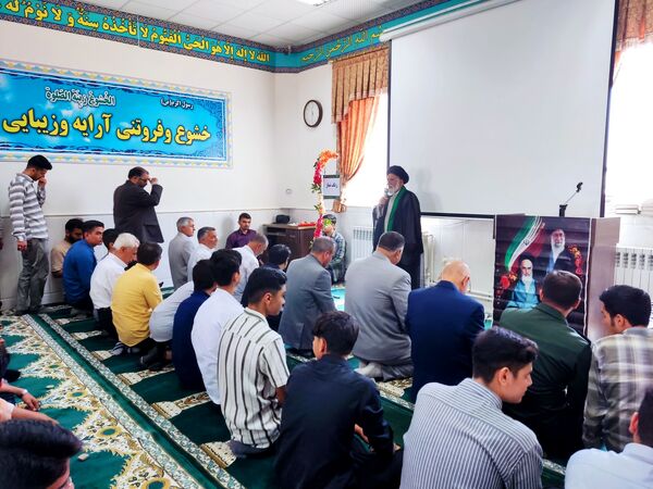 زنگ نماز در دبیرستان شاهد مالک اشتر نیشابور 