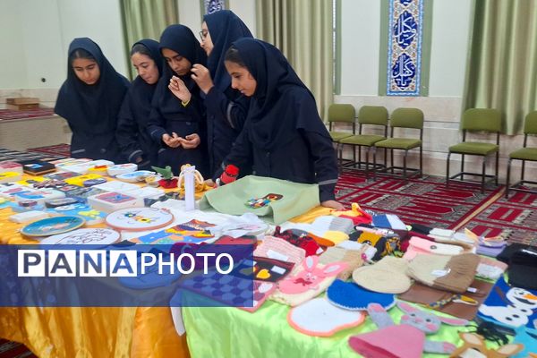 نمایشگاه آثار مسابقات جشنواره فرهنگی هنری امید فردا 