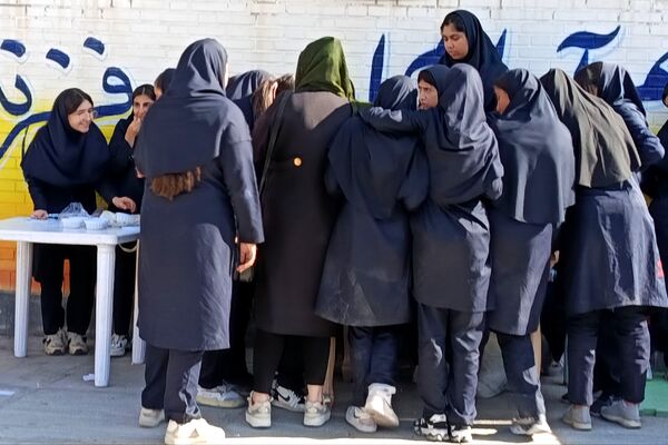 بازارچه غذا و صنایع دستی دانش آموزان دبیرستان صدیقه کبری 