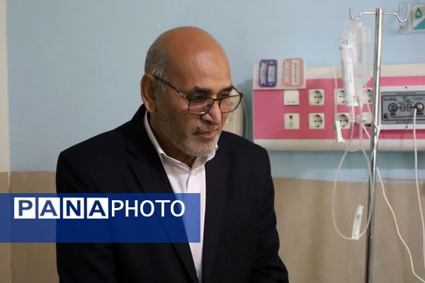 عیادت مدیرکل آموزش و پرورش استان از دانش‌آموزان بستری در بخش آنکولوژی و خون بیمارستان شهید صدوقی 