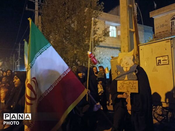 حضور پرشور مردم حاجی‌آباد در آیین‌ گرامیداشت شهدای انقلاب و دانش‌آموزان شجره طیبه