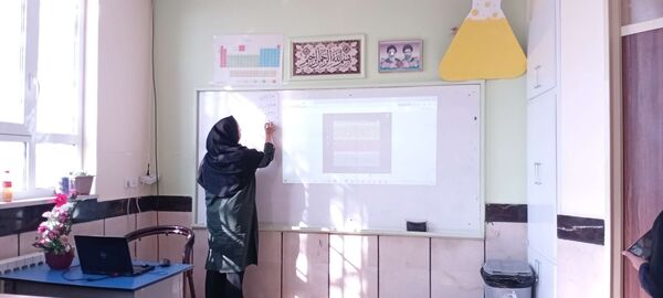 دومین جلسه هدایت تحصیلی پایه نهم در دبیرستان مادرمهربان خلیل آباد