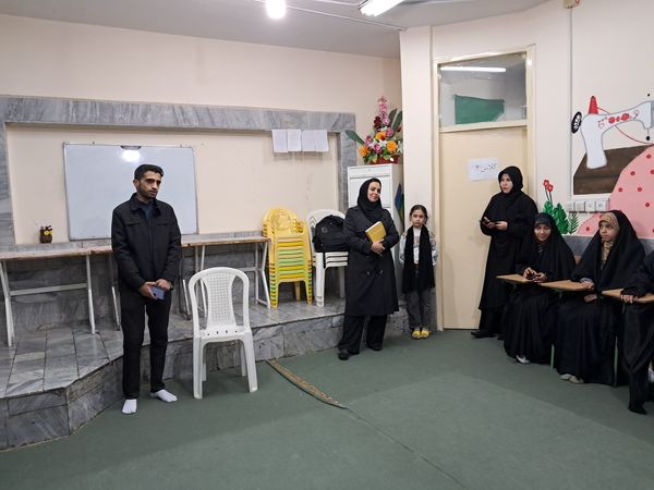 دورهمی دانش‌آموزان انجمن کانون امید انقلاب ناحیه پنج 