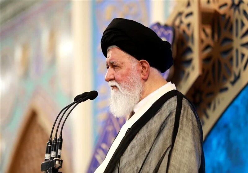مقاومت ملت ایران ادامه عاشورا و ضامن اقتدار انقلاب اسلامی است