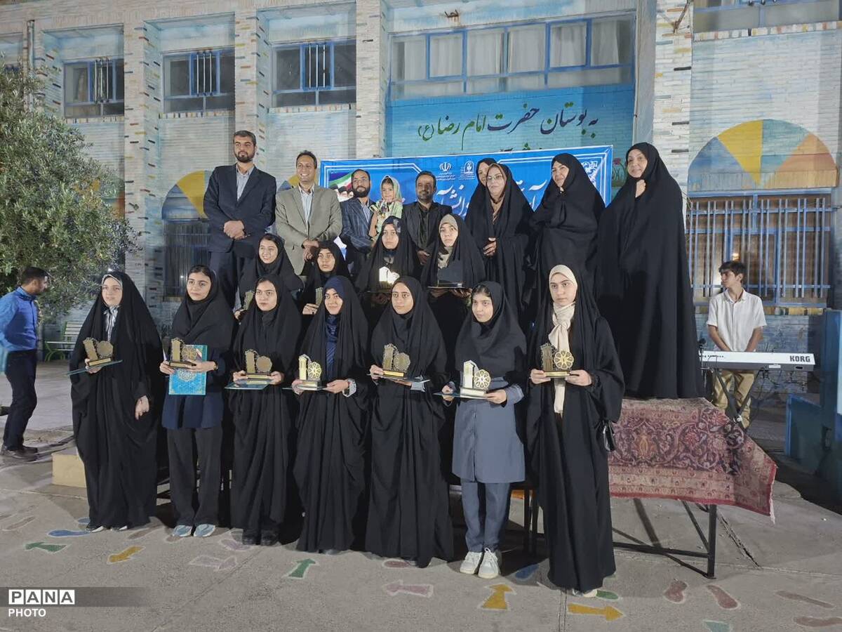 آیین تجلیل از دانش آموزان برتر مسابقات فرهنگی هنری ناحیه ۲ یزد