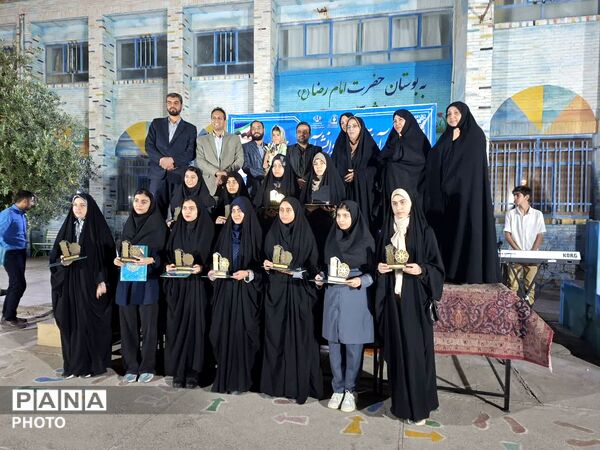 آیین تجلیل از دانش آموزان برتر مسابقات فرهنگی هنری ناحیه ۲ یزد