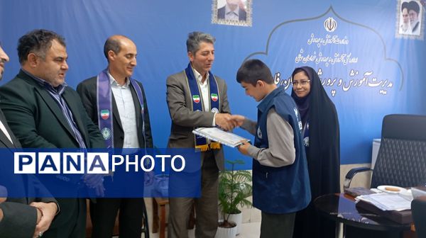 نشست مدیر آموزش و پرورش فاروج با دانش‌آموز خبرنگاران پانا