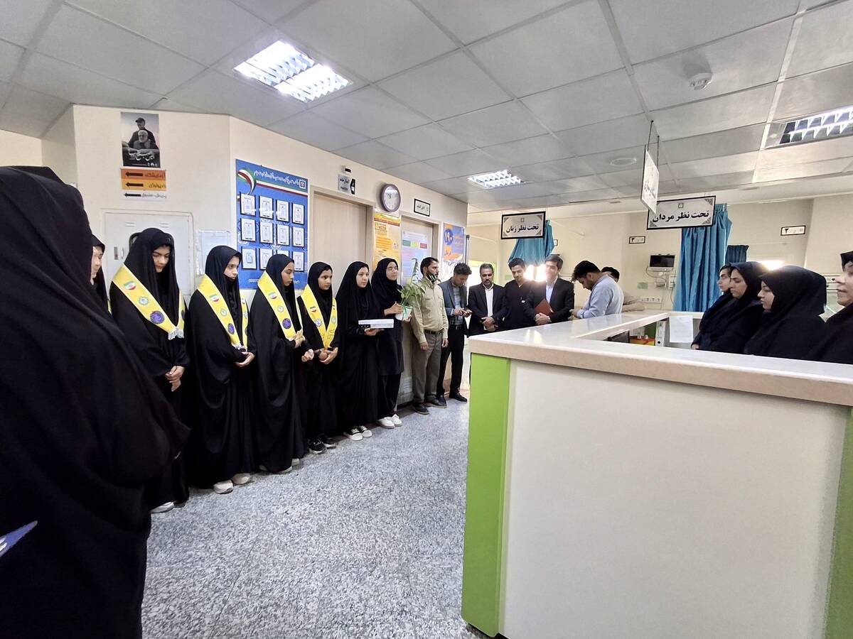 تبریک دانش‌آموزان پیشتاز صالح آباد به پرستاران