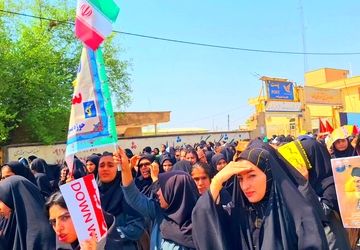 راهپیمایی مردم شهرستان لنده در محکومیت شهادت سید‌حسن‌نصر‌الله