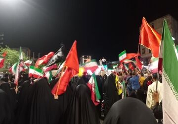 حضور دانش‌آموزان جشن تکلیف «پروانه‌ها» در اجتماع شبانه پیشوا