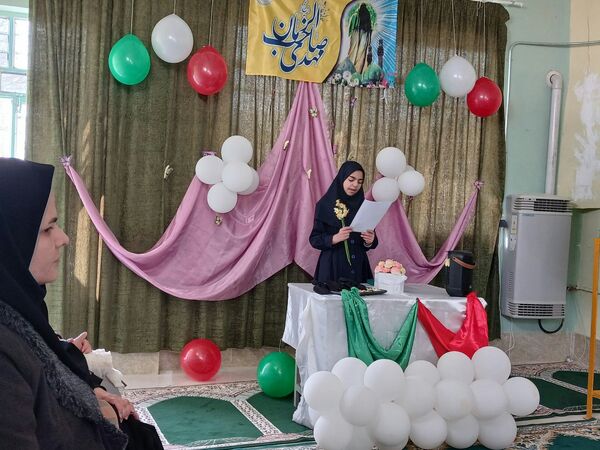 جشن ولادت منجی عالم در دبیرستان مرحوم میری بزنجرد خلیل آباد
