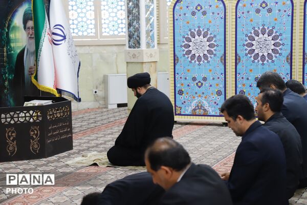 یادبود رهبر شهید در اداره‌کل آموزش و پرورش شهر تهران 