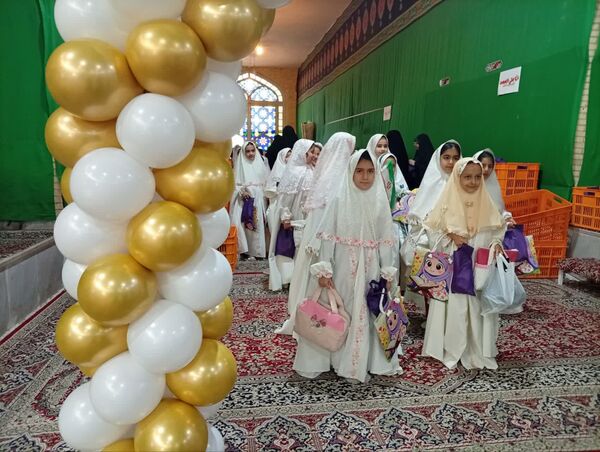 آیین زیبای جشن تکلیف دختران یزدی در حسینیه محمود آباد