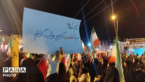 تجدید بیعت مردم نورآباد با رهبر انقلاب در پرتو پرچم متبرک امام رضا(ع)