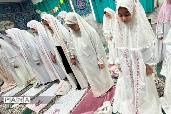 بهار تعلیم و تربیت در دبستان هدی؛ با عطر قرآن و صف‌های نماز