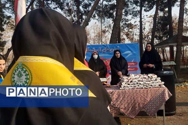 برگزاری اردو تمشک با حضور دانش‌آموزان منطقه کهریزک 