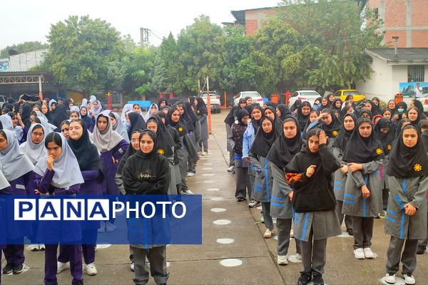 گرامیداشت هفته دفاع مقدس و آغاز سال تحصیلی در دبیرستان فرزانگان قائمشهر
