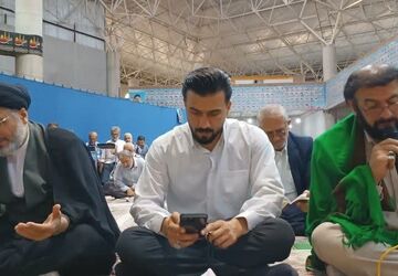 طنین دعای پرفیض عرفه در مصلی شهرستان محمودآباد